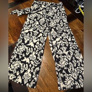 MNG lightweight womens pants EUC Size Med